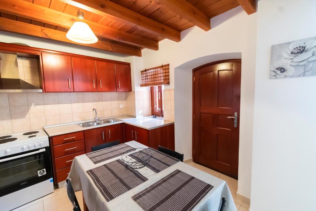 YIAYIA’s Central Apartment