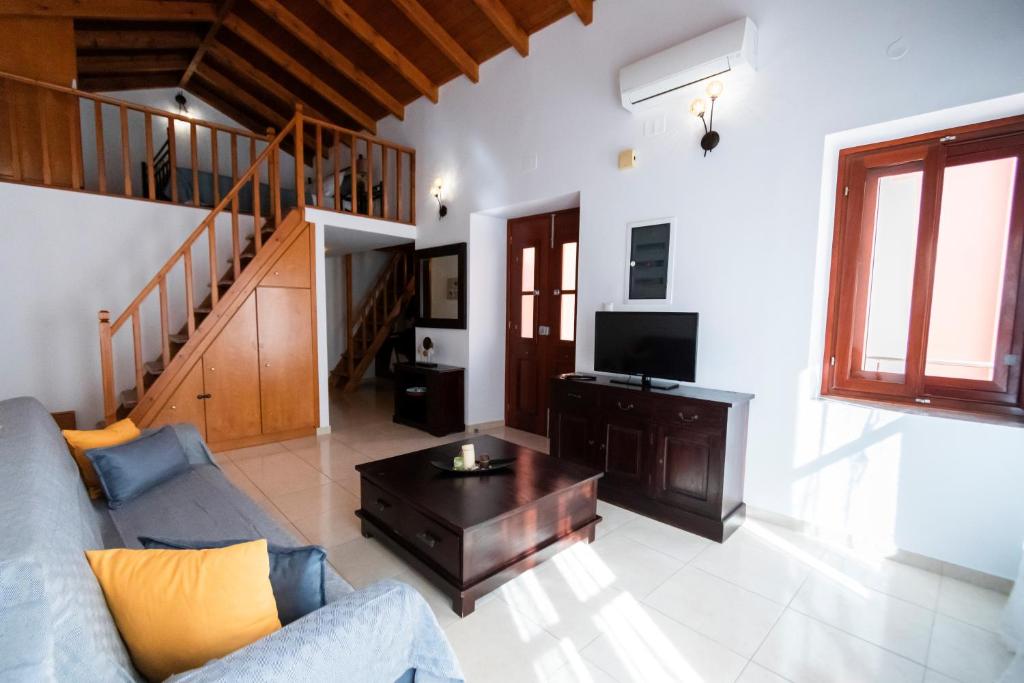 YIAYIA’s Central Apartment